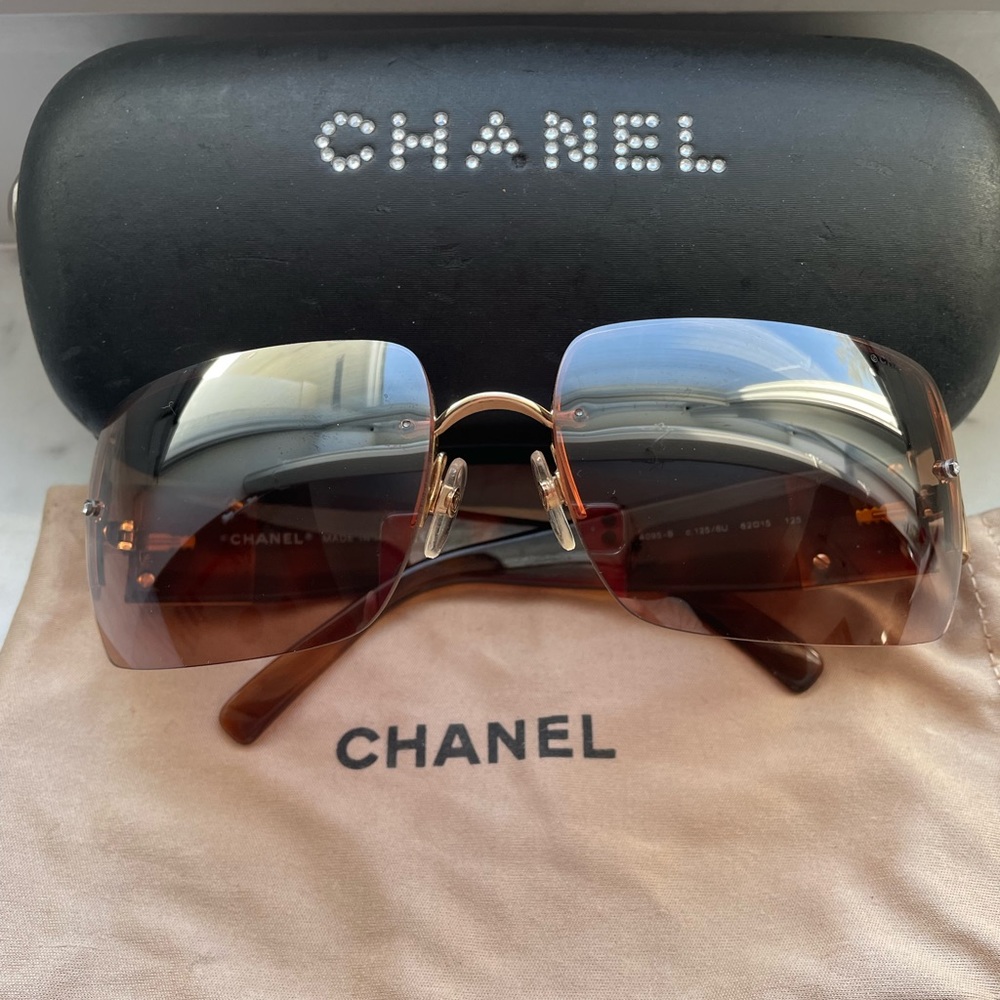 Vintage CHANEL 4095-B Amber Lens Tortoise Frame CC Swarovski Crystal Sunglasses